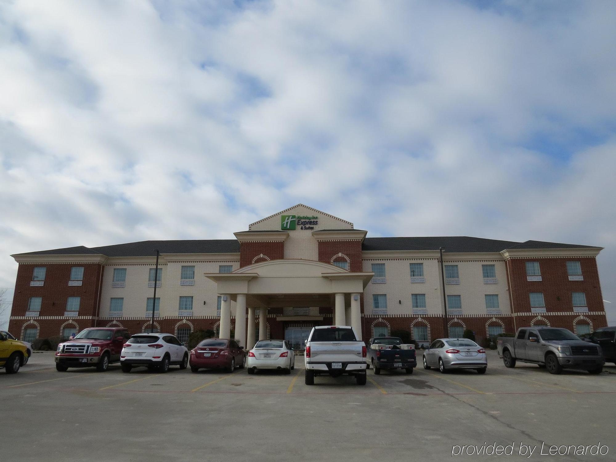 Holiday Inn Express Hotel & Suites Pampa, An Ihg Hotel Exterior photo